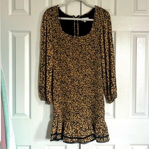 Classy dress size medium, comfortable and material .. make an offer,,,